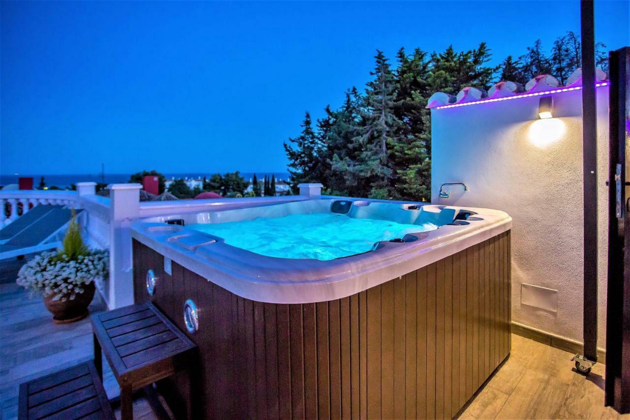 Luxury Villa With Swimming Pool And Jacuzzi Marbella Bagian luar foto